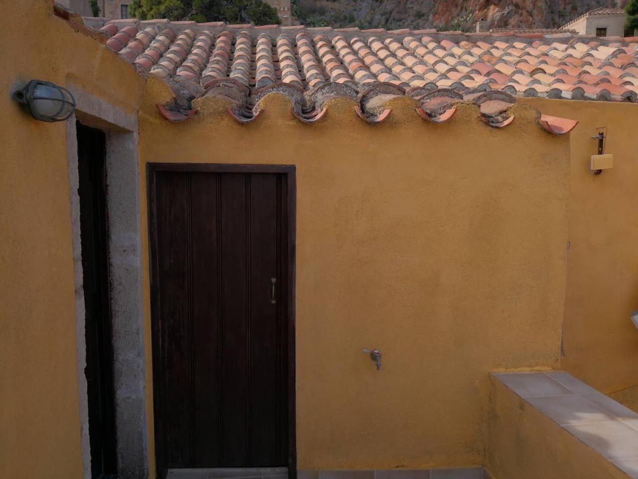 Kissamitakis Guesthouse Monemvasía Exteriör bild